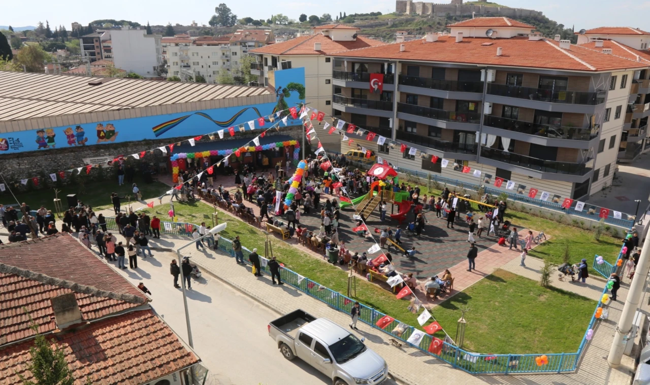 İzmir Selçuk’ta her mahalleye kütüphane projesi büyüyor