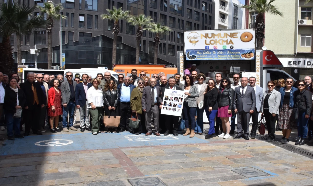 İzmir’de ekonomi basınının 12 dev ismi anıldı