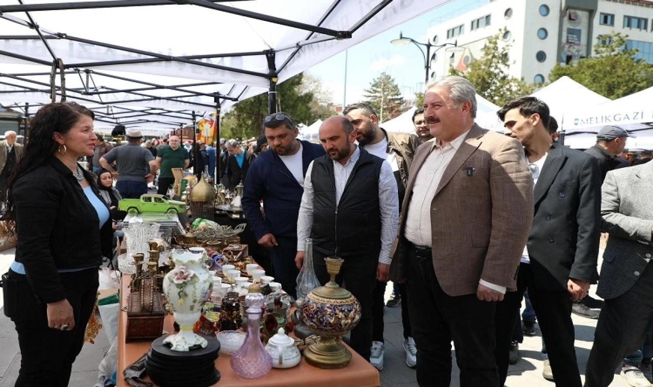 Kayseri Melikgazi’de Antika Pazarı’na yoğun ilgi