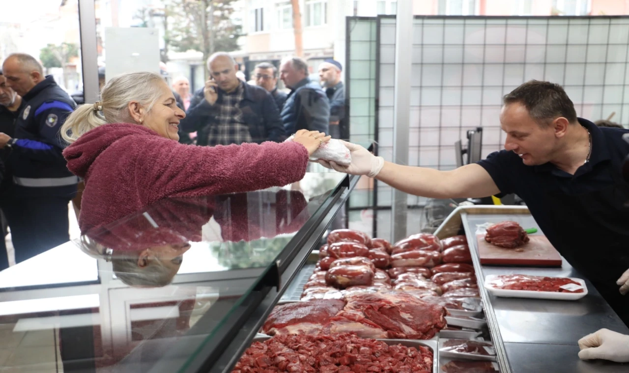 Kocaeli İzmit’te ’Halk Et’e yoğun ilgi