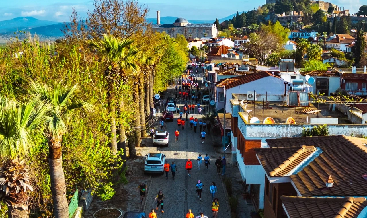 Yüzlerce sporcu İzmir Efes’te dünya mirasına koştu