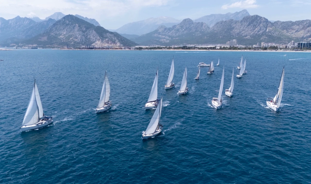 Antalya Körfezi’nde heyecan dolu yarış