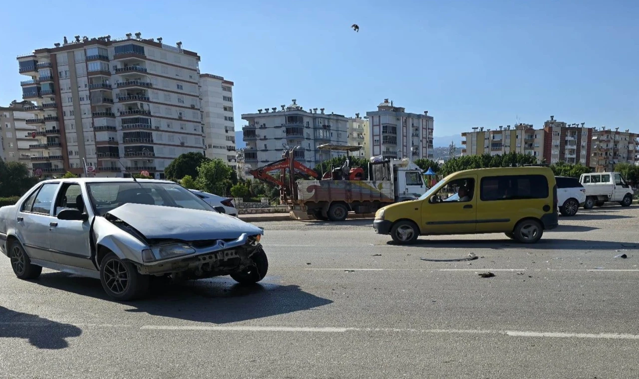 Antalya Kumluca’da trafik kazası: 2 yaralı