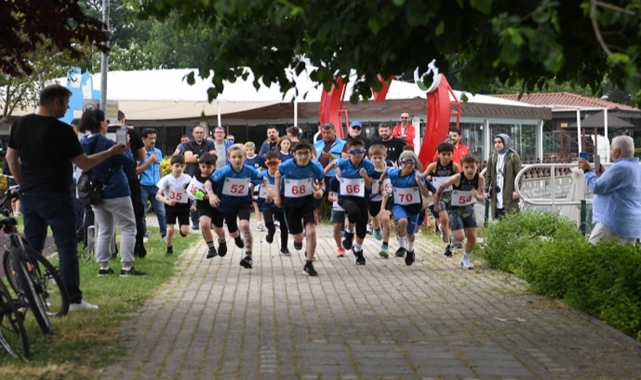 Bursa Osmangazi’de genç sporcuların duatlon heyecanı