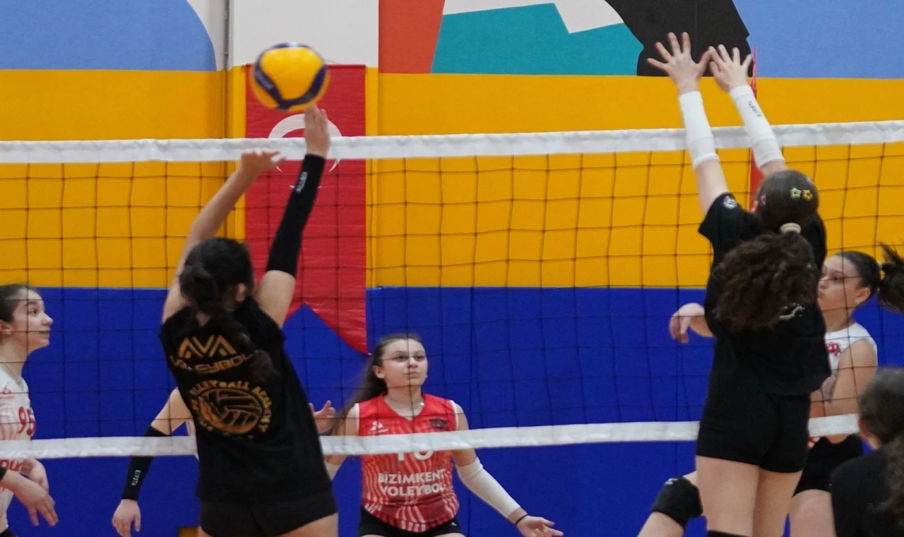 İstanbul Beylikdüzü’nde voleybol turnuvası başladı