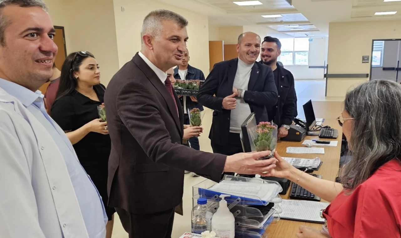 Kocaeli’de Başkan Sezer’den hemşirelere sürpriz kutlama