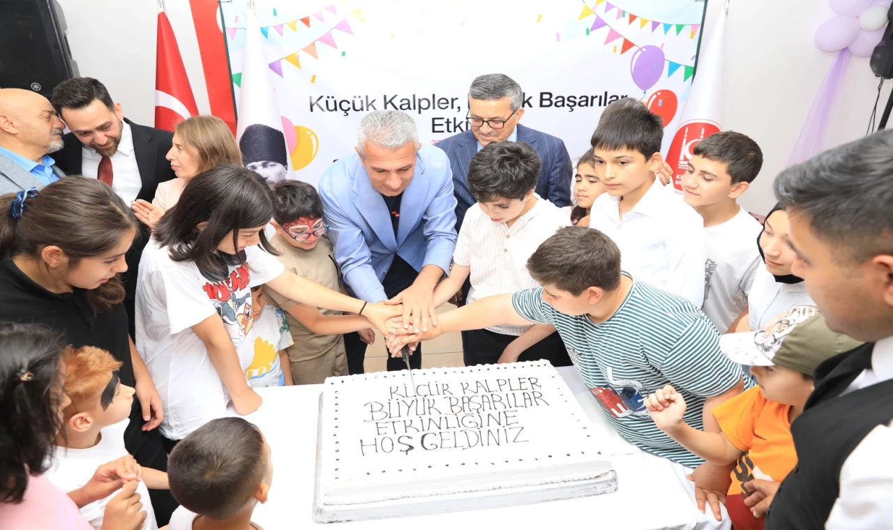 Ankara Keçiören’de engelli çocuklara karne hediyesi