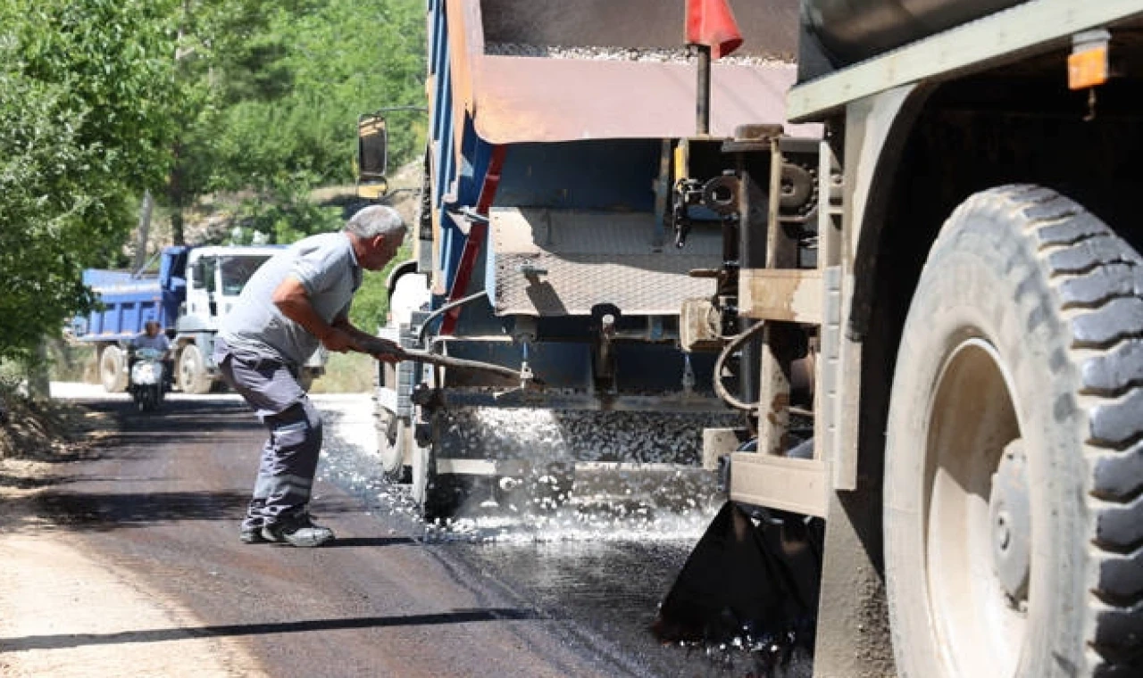 Antalya’da Kaş Beldibi ve Sütleğen Grup Yolu asfaltlanıyor