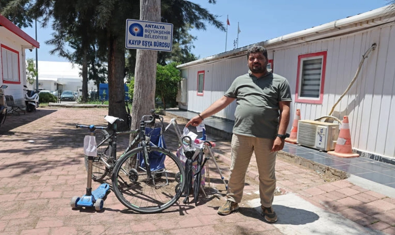 Antalya’da toplu taşımada unutulan eşyalar sahiplerini bekliyor