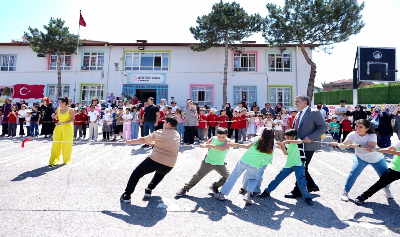 Bakan Tekin’den sürpriz ’dönem sonu’ ziyaret