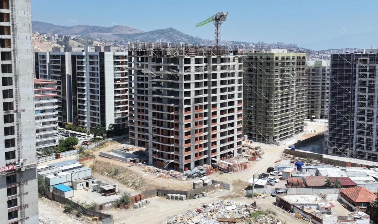 Başkan Tugay’dan Örnekköy’de kentsel dönüşüm denetimi