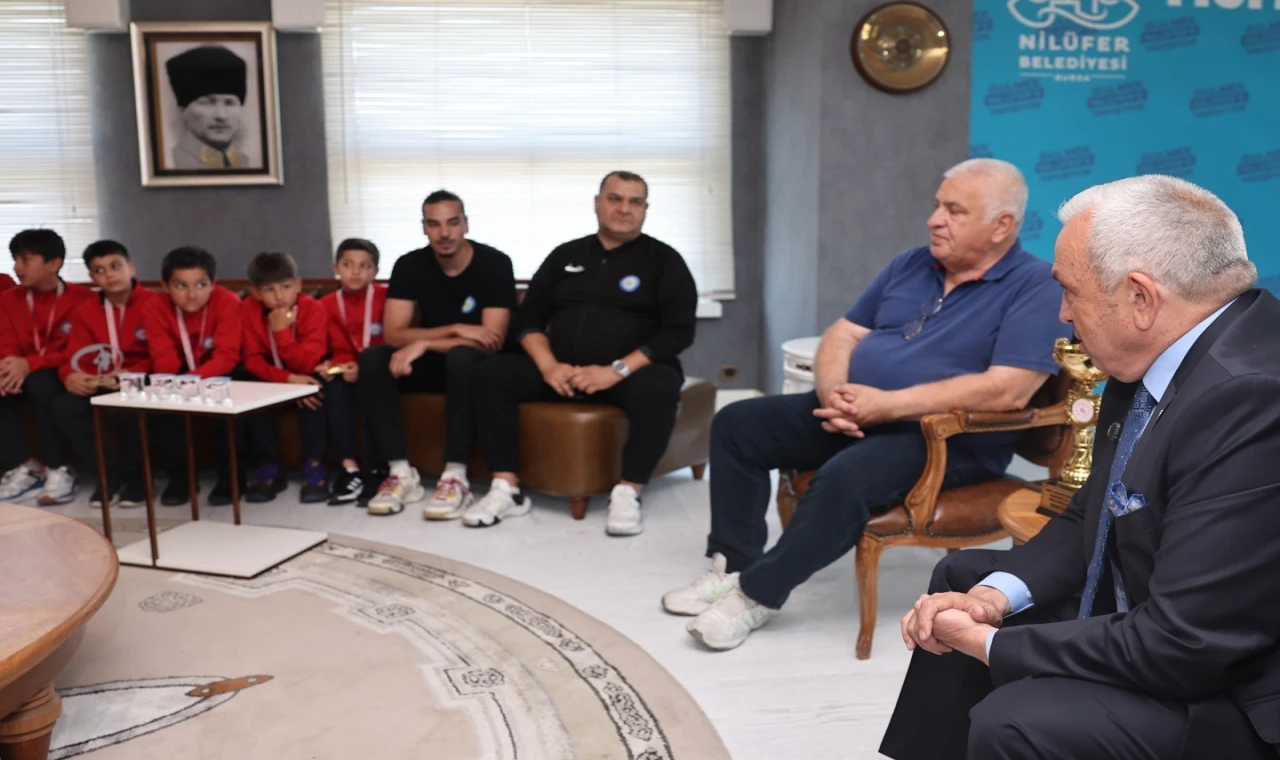 Bursa Nilüfer’in minik gururları Başkan Özdemir’le buluştu