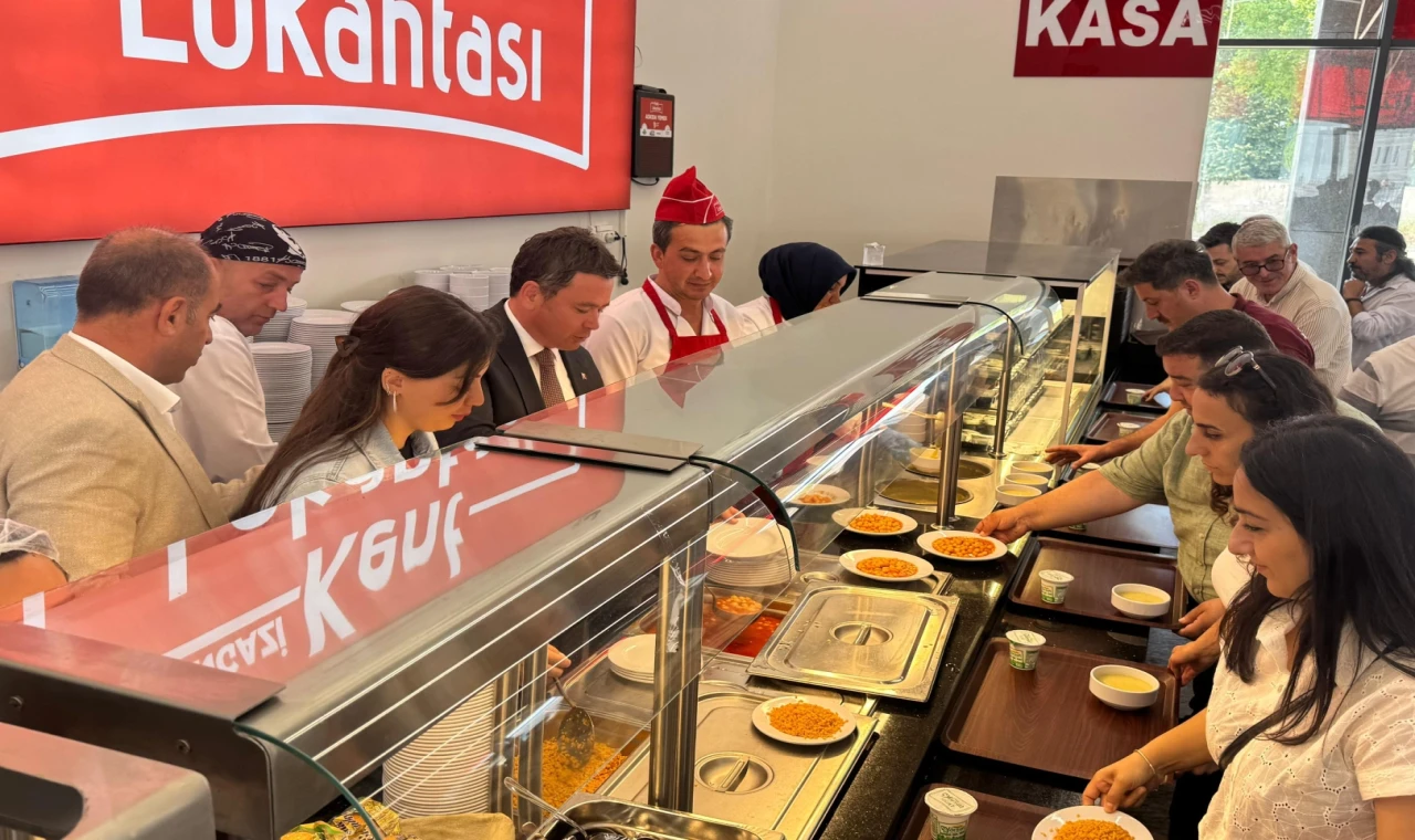Bursa Osmangazi’de Ferdi Zeyrek anısına yemek ikramı