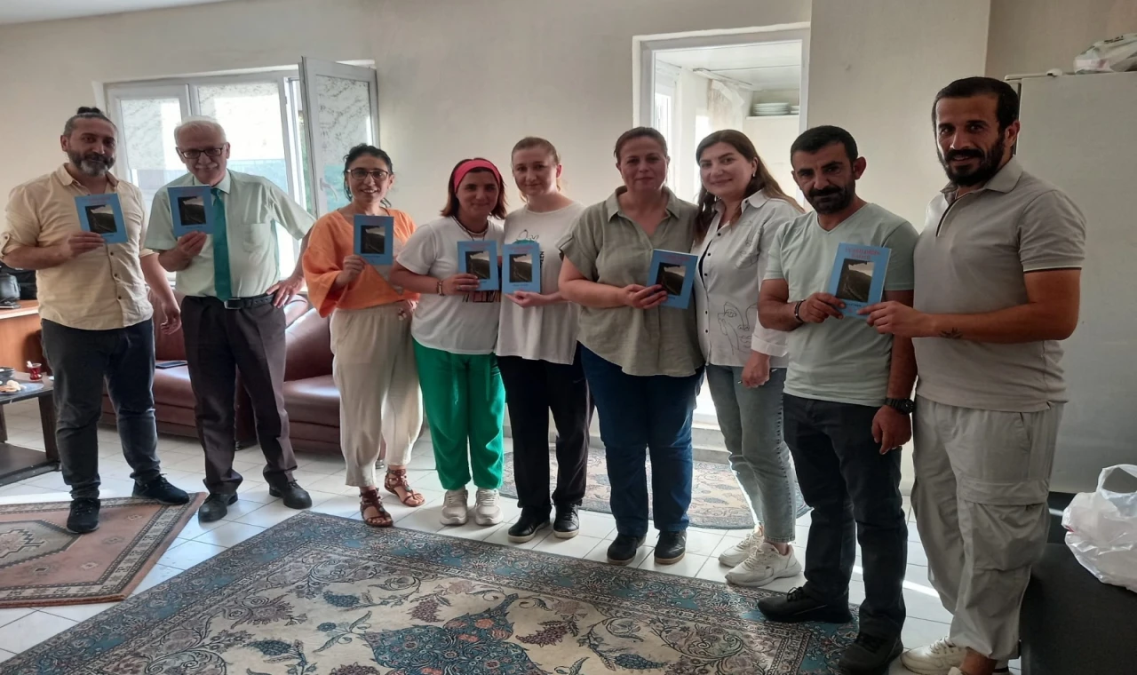 Bursa’da şiir, tiyatro ve dayanışma... Nihal Cevher’den SMA’lı bebek için anlamlı adım