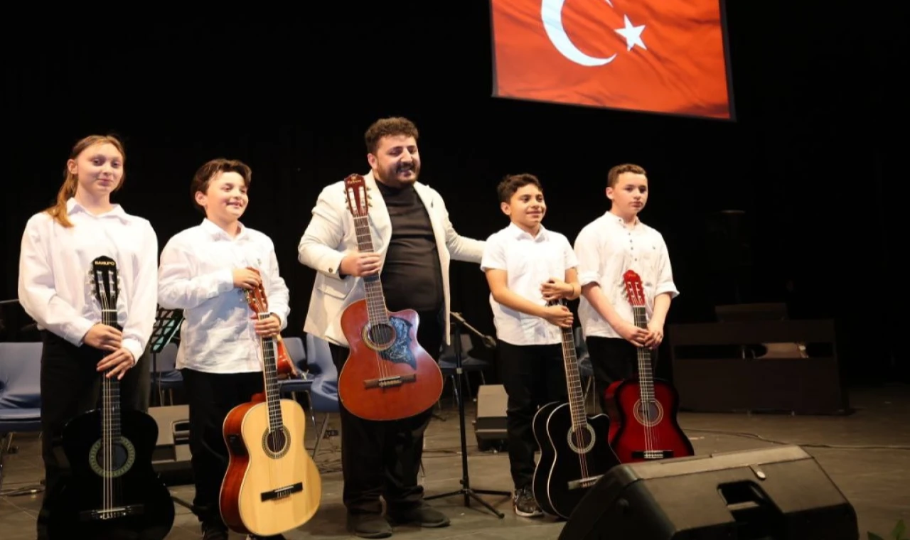 Çayırova’da babalara özel konser