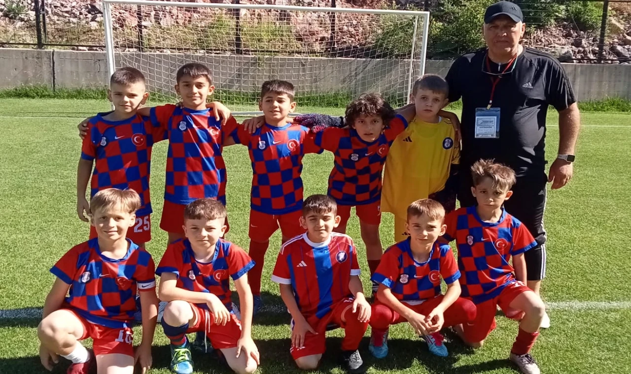 Edirne Keşanlı minikler Kartepe Turnuvası’nda ikinci oldu