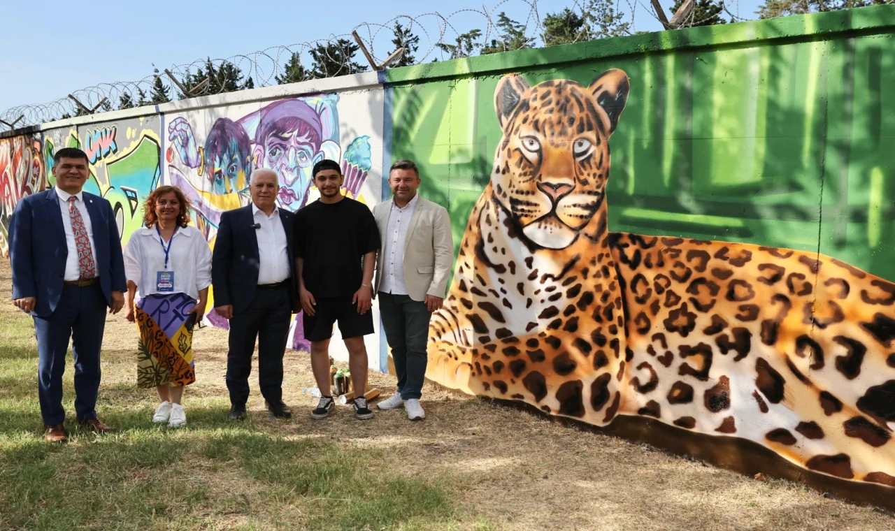 Gençler ’graffiti’leri ile Bursa’yı renklendirdi