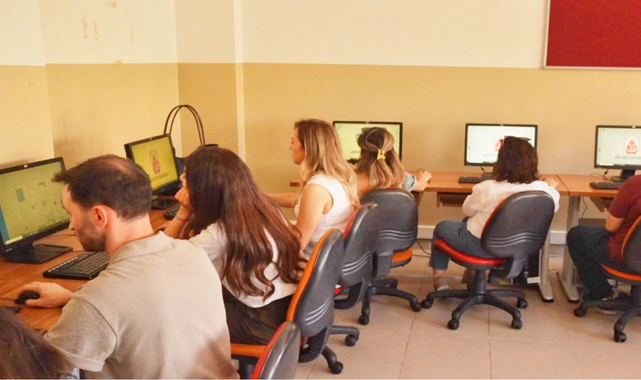 İETT’den gençlere teknoloji desteği sürüyor