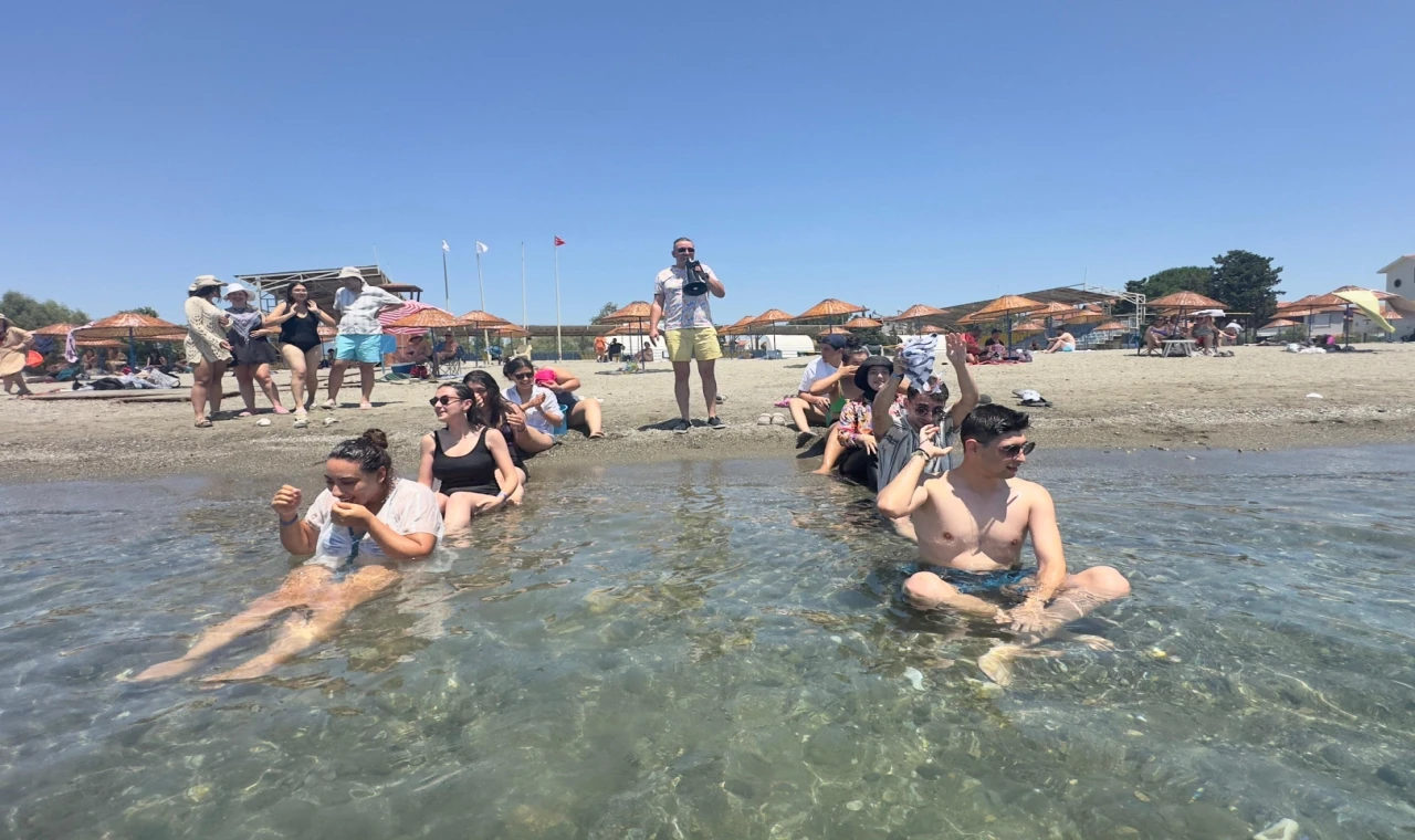 İzmir’de gençlerle yaz boyu ’su gibi eğlence’