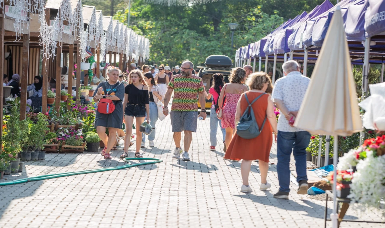 İzmir’de Kültürpark çiçek açtı