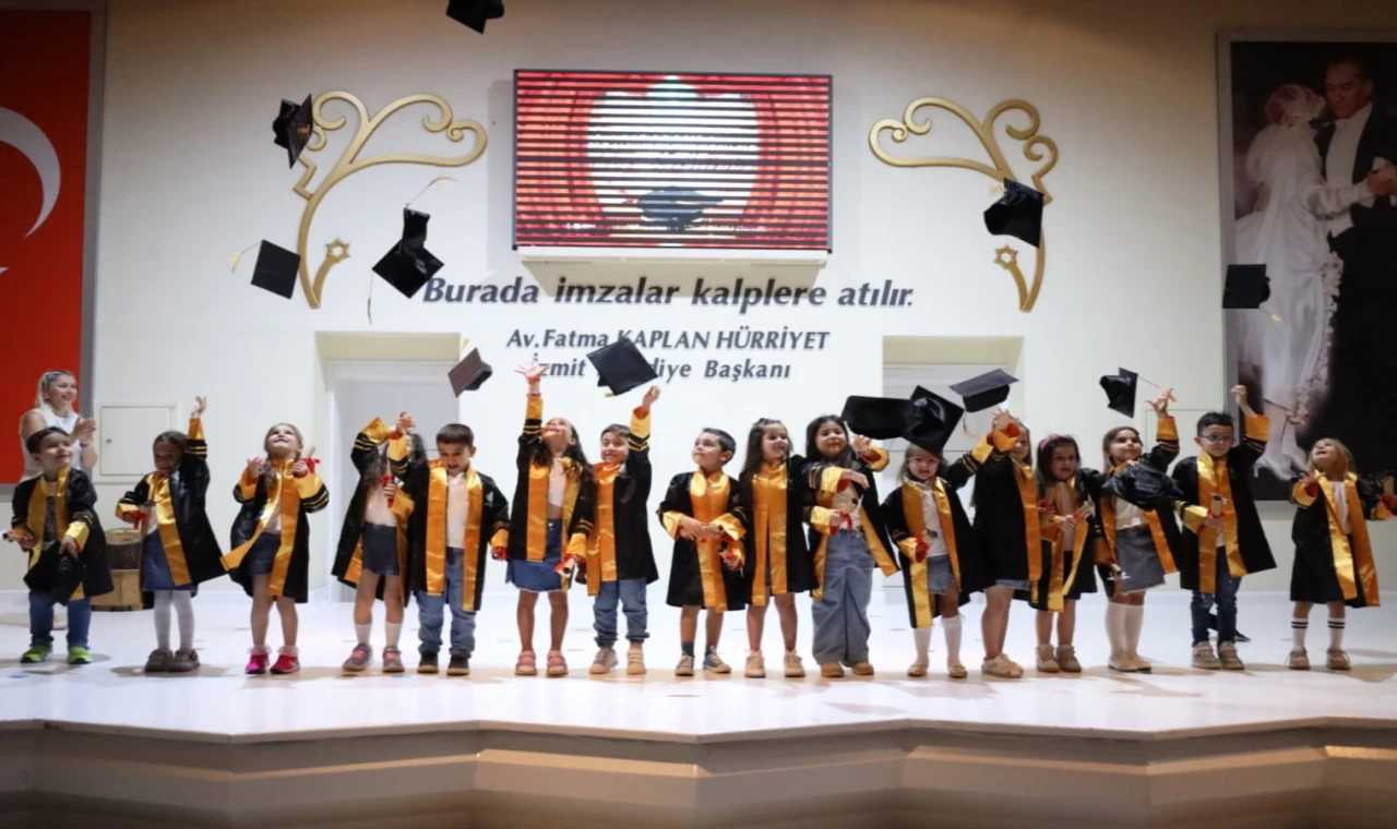 İzmit’te Çınar Çocuk Evleri’nde mezuniyet sevinci