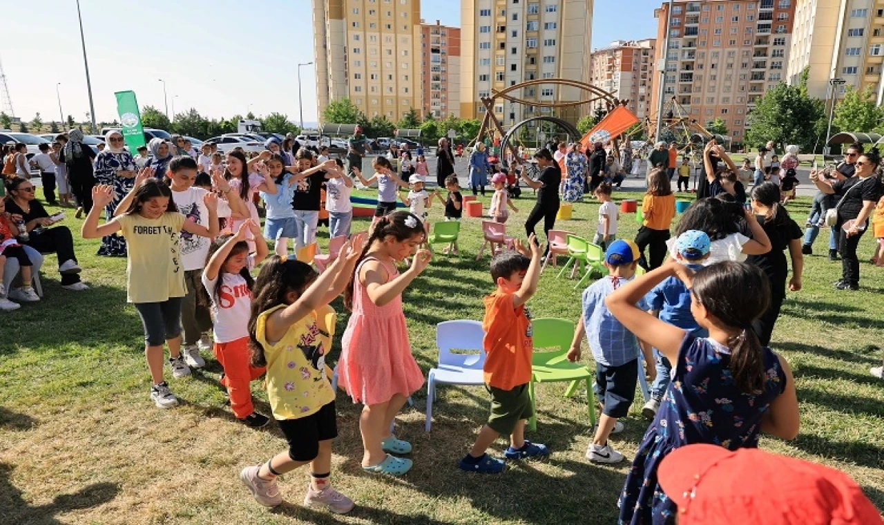 Kayseri Talas Belediyesi’nden çocuklara karne hediyesi