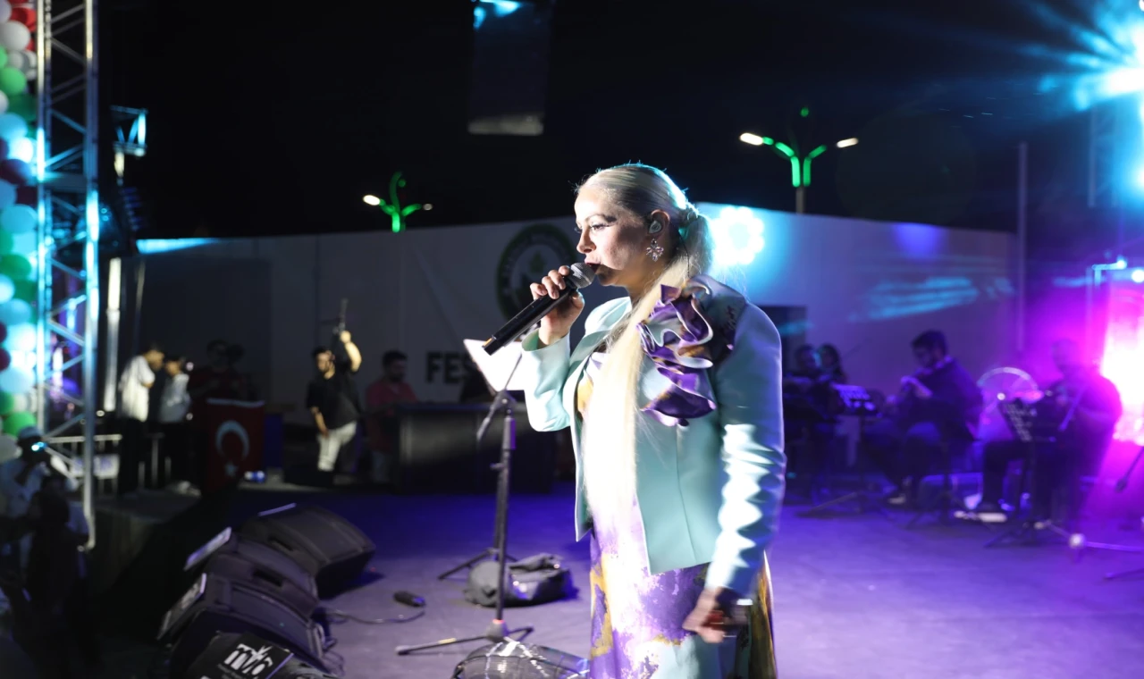 Mardin Yeşilli Kiraz Festivali’nde Niral Ünsal’dan Gazze vurgusu 