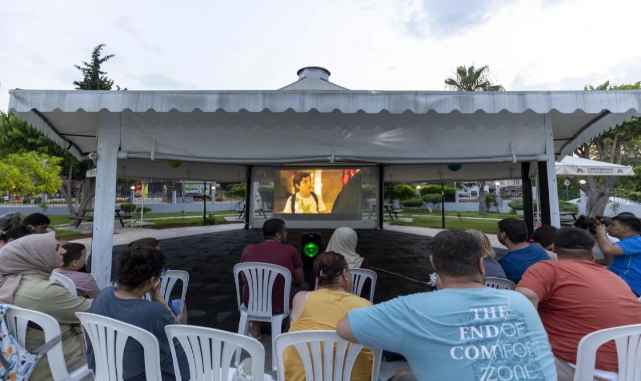 Mersin’de engelsiz sinema keyfi sürüyor