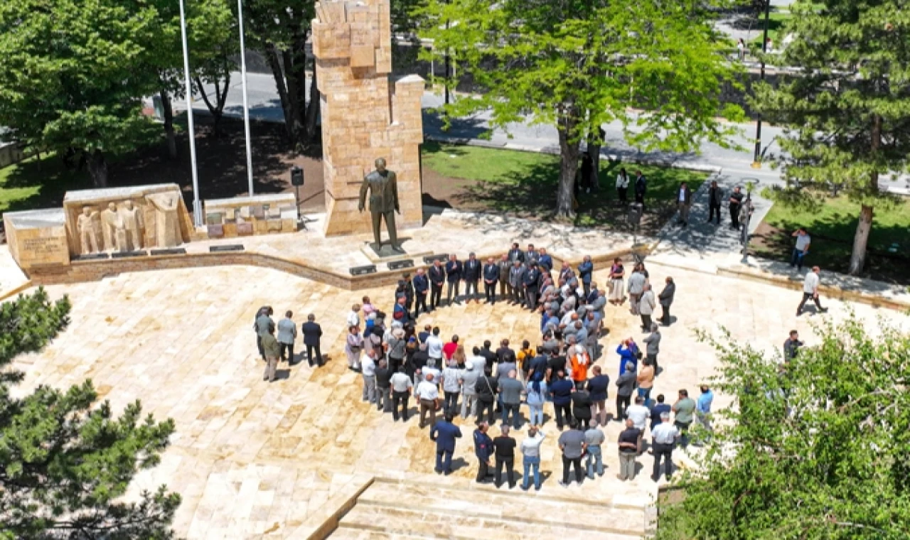 Sivas’ta Atatürk Anıtı yeni yüzüyle halkla buluştu