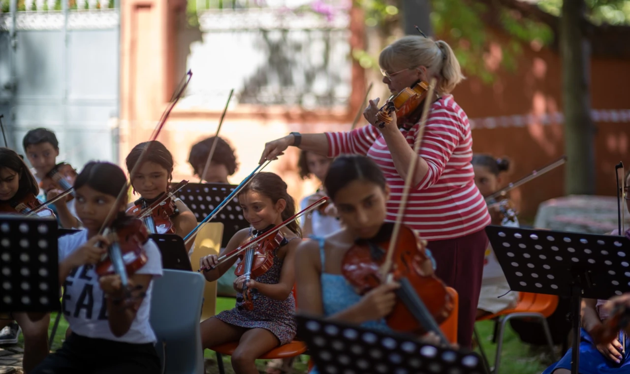 Adalar Çocuk ve Gençlik Orkestrası’ndan uluslararası ilk müzik okulu
