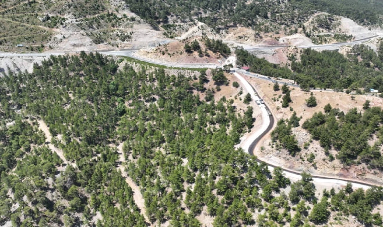 Antalya Büyükşehir’in kırsalda yol atağı sürüyor