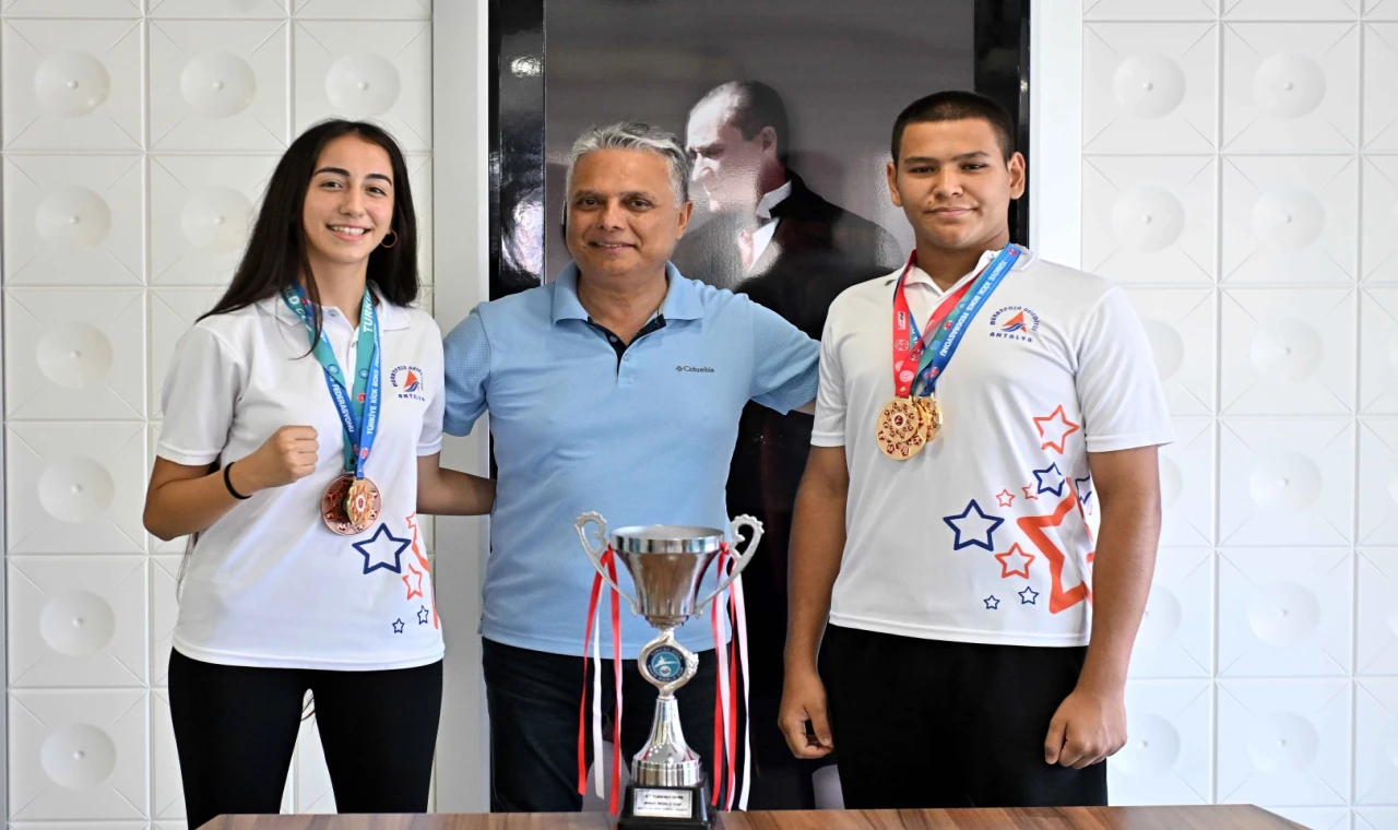 Antalya Muratpaşa’nın altın yumrukları