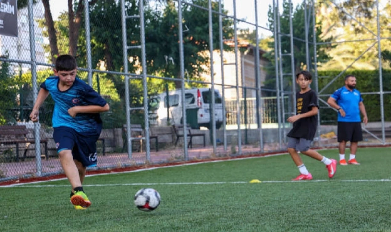Antalya’da Futbol Akademisi’nde yeni sezon başladı