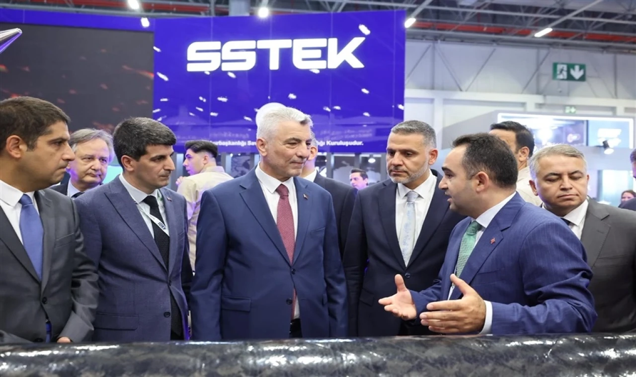 Bakan Bolat, IDEF’te Türkiye’nin savunma sanayi gücüne ortak oldu