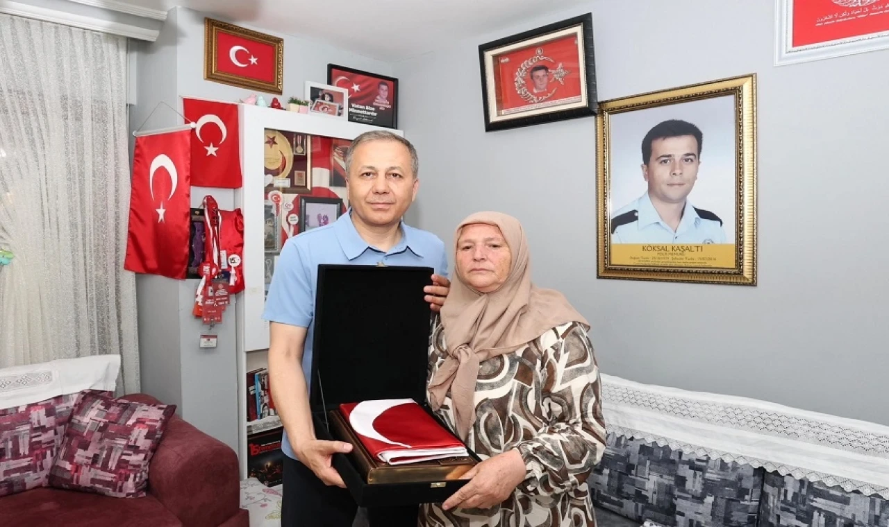 Bakan Yerlikaya’dan şehit ailesine ziyaret