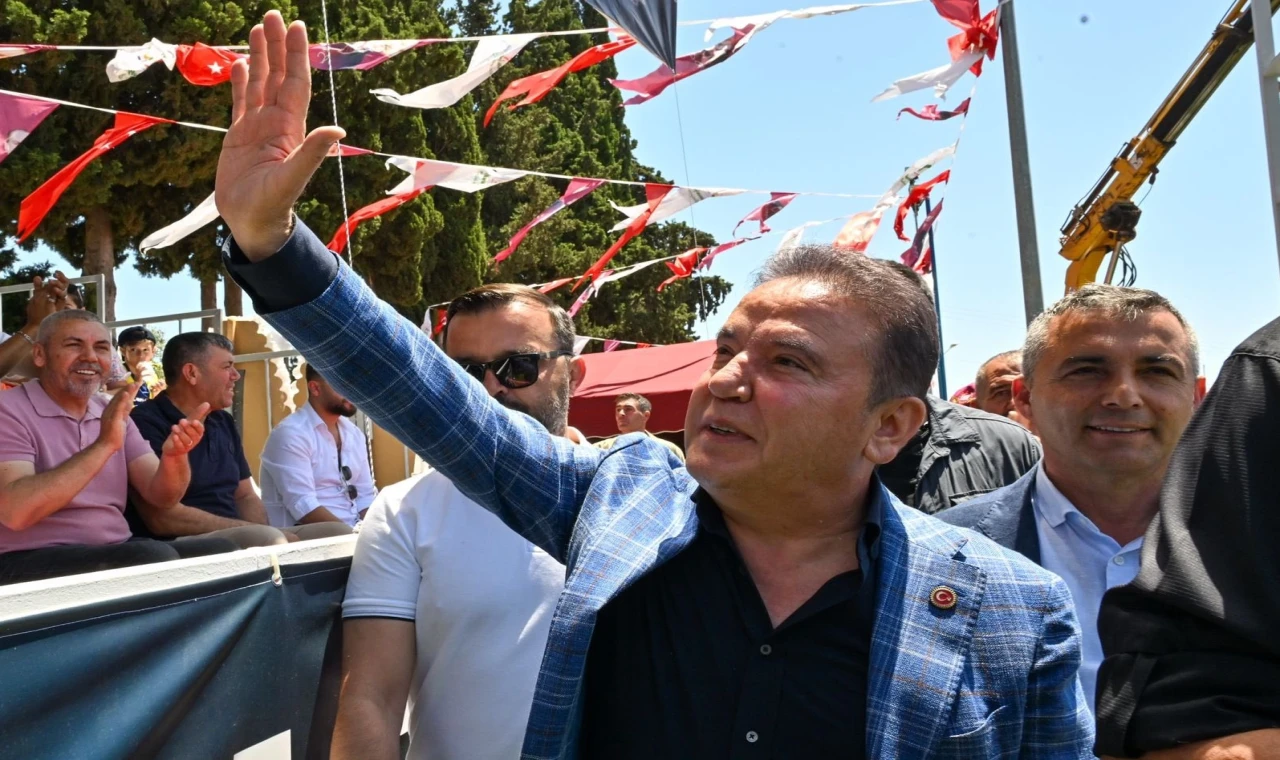 Başkan Böcek’ten Antalyalılara duygusal mesaj