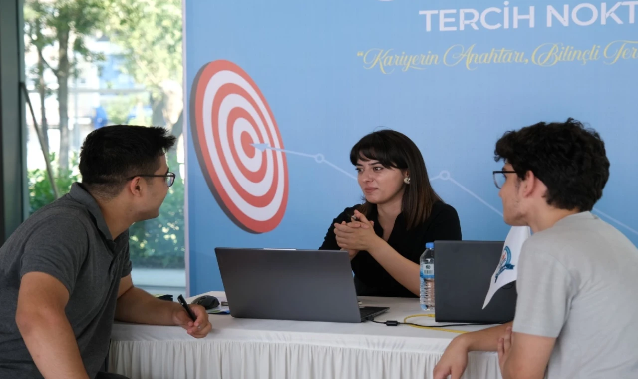 Bursa İnegöl’den gençlere ücretsiz tercih danışmanlığı