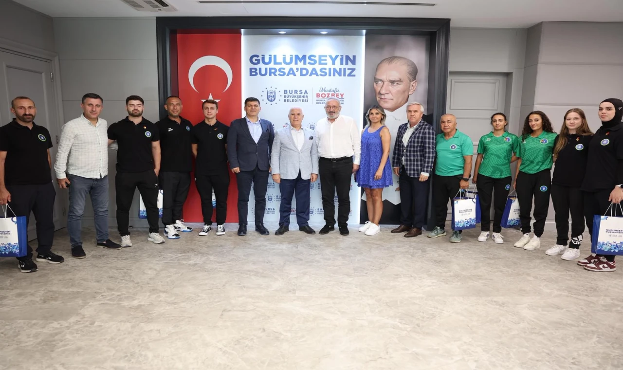 Bursa’nın gururu sporculardan Büyükşehir’e ziyaret