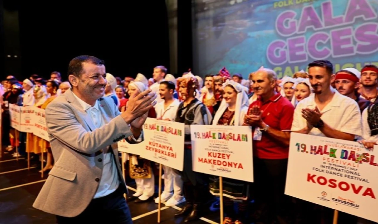 Denizli’de Halk Dansları Festivali barışın ve kardeşliğin sembolü oldu