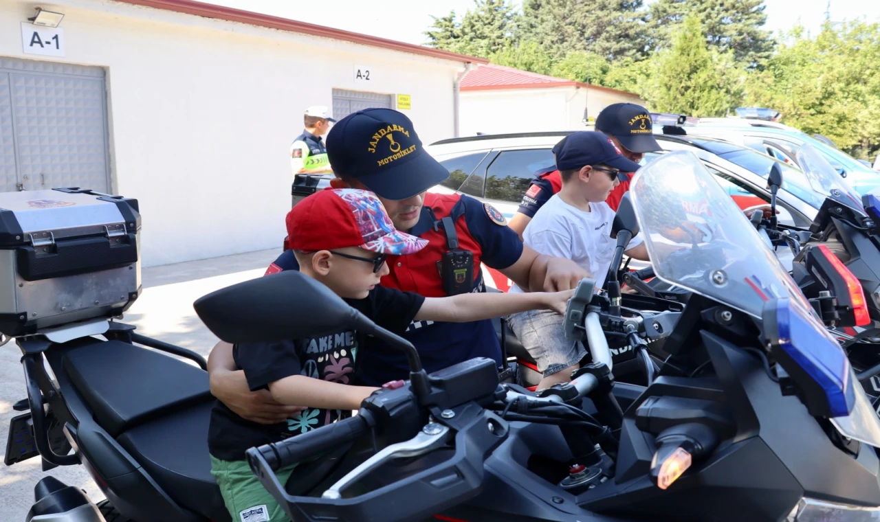 Edirne’de minik öğrencilerden Jandarma’ya ziyaret