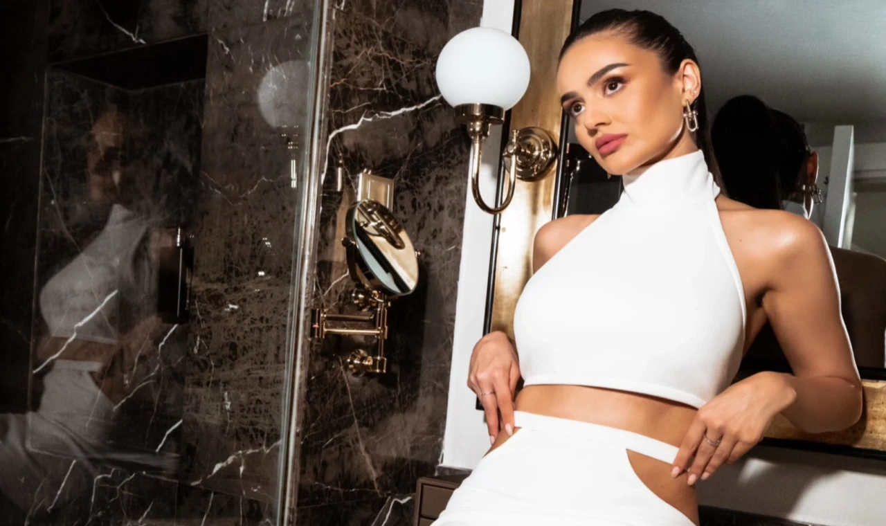 Elif Buse Doğan, Kıbrıs’ta sahne şovuyla büyüledi