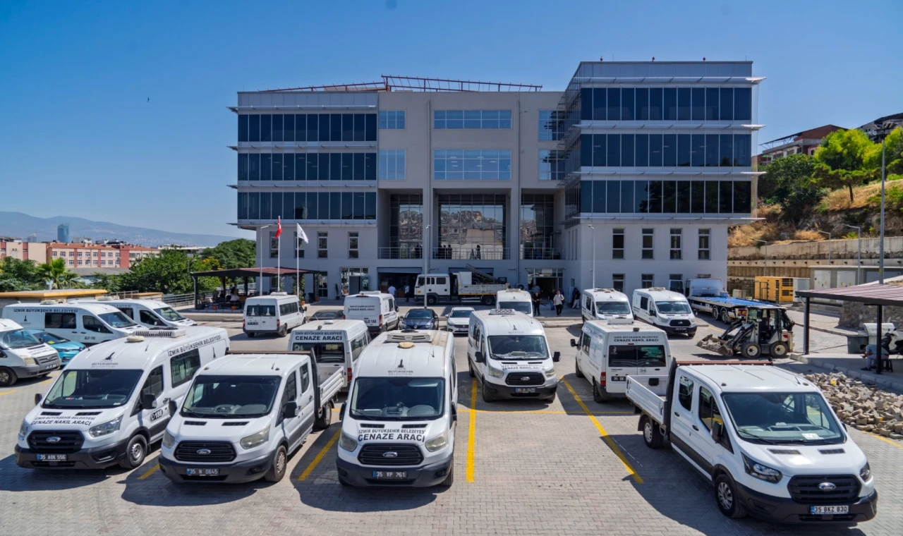İzmir Büyükşehir’in ’Zeytinlik Hizmet Binası’ hizmete açıldı
