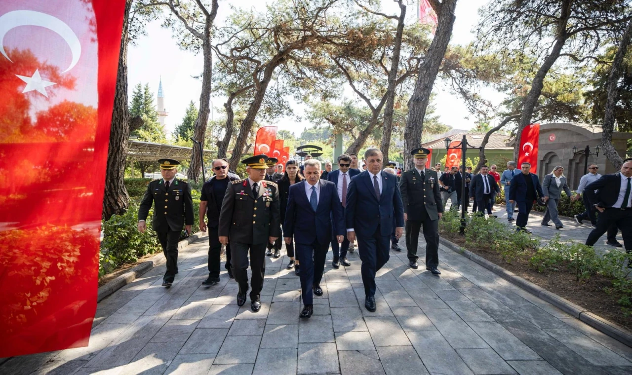 İzmir’de 15 Temmuz şehitleri anıldı