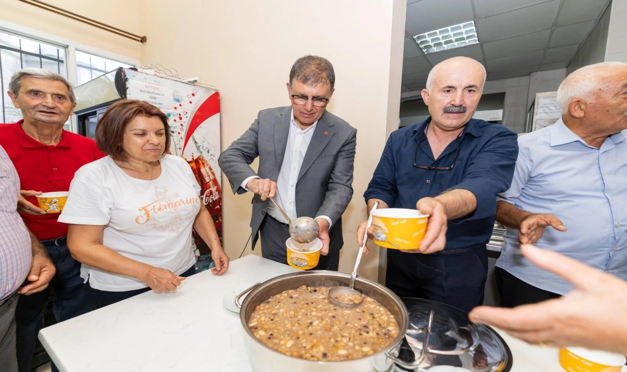 İzmir’de Başkan Tugay bereketi paylaştı