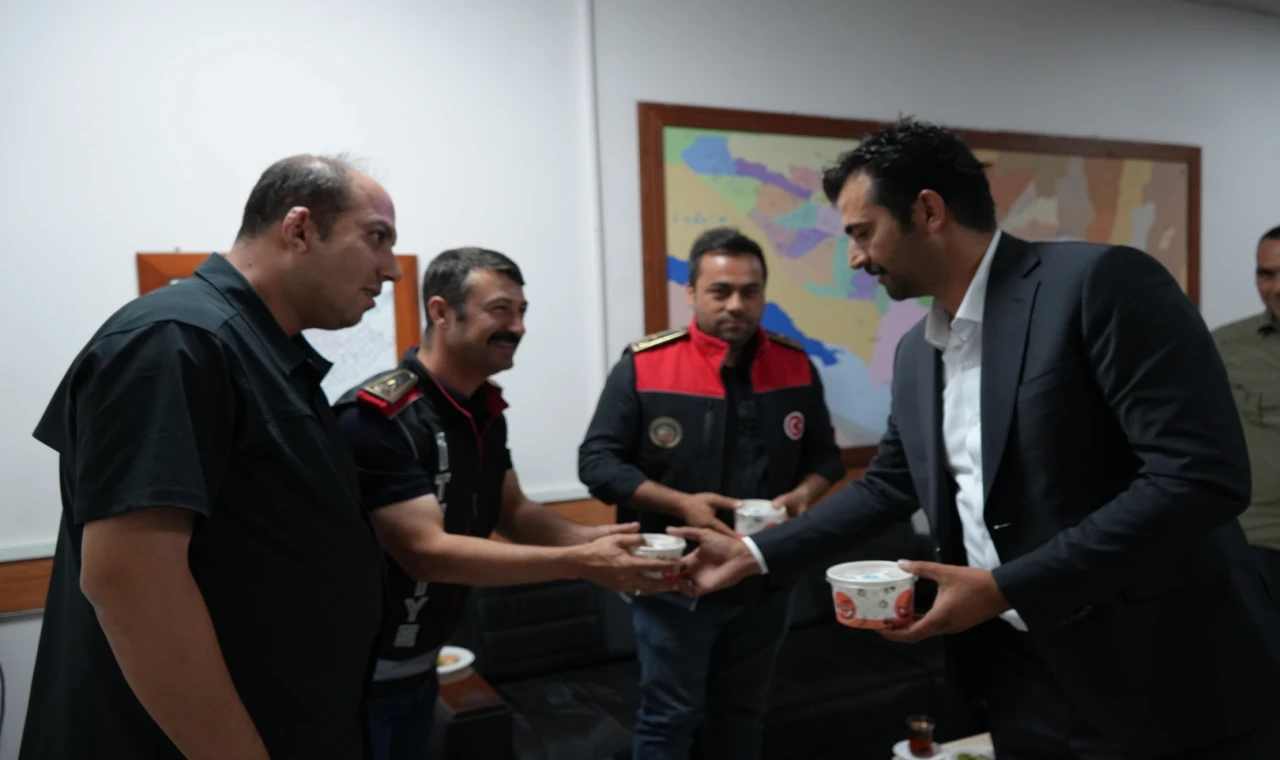 Kahramanmaraş’ta Ülkü Ocakları’ndan ’Ateşin Kahramanlarına’ aşure ikramı