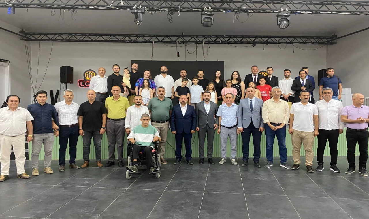 Karacaoğlan’ın torunlarından muhteşem eser... Düziçi’nin güzellikleri dünyaya tanıtılıyor