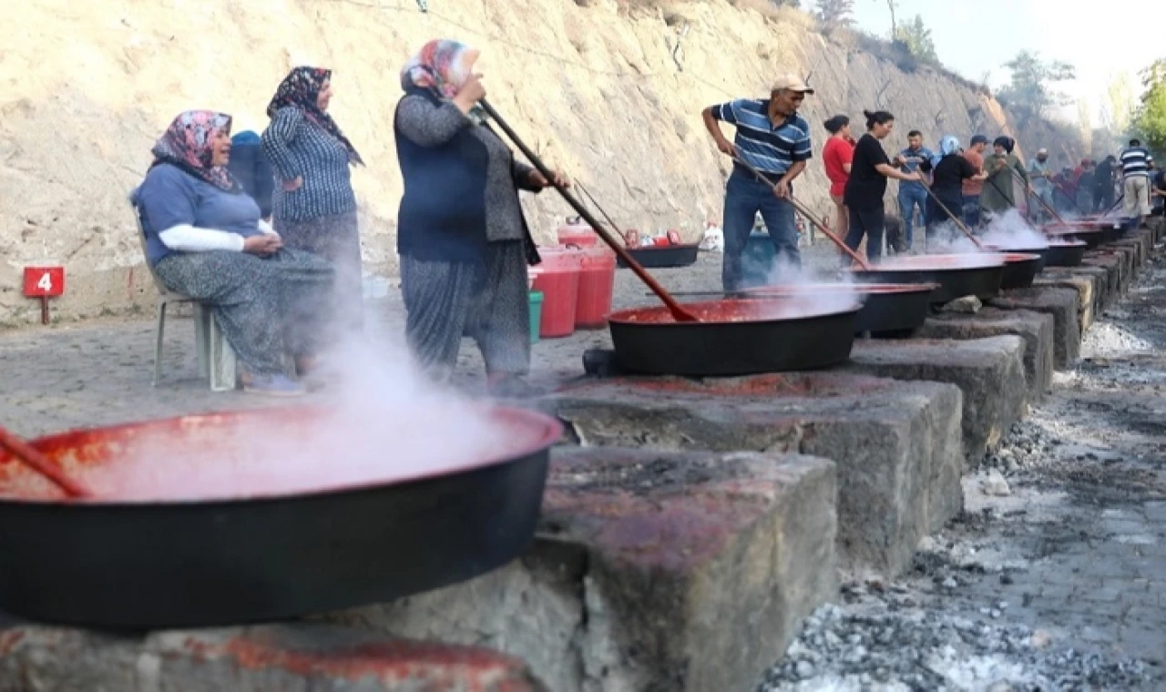 Kayseri Melikgazi’de salçalar kaynamaya başlıyor