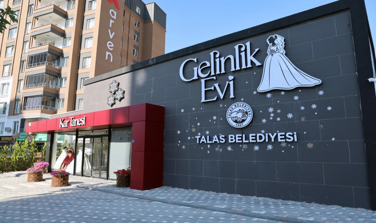 Kayseri Talas Kar Tanesi Gelinlik Evi’ne büyük ilgi