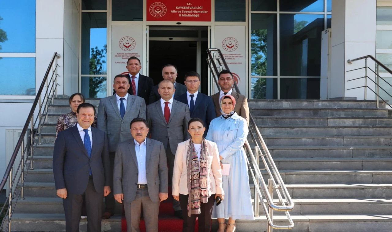 Kayseri Valisi Çiçek’ten Aile ve Sosyal Hizmetler’e ziyaret