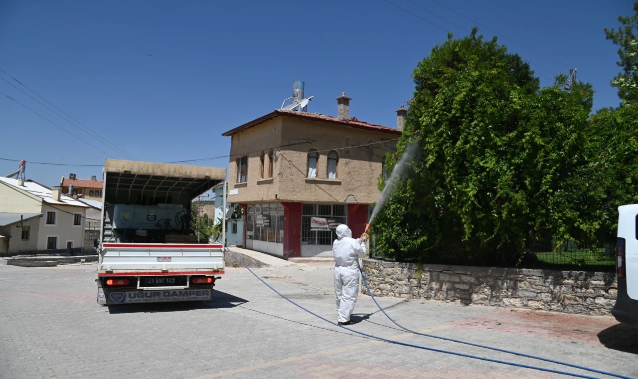Konya Selçuklu’da yeşil alan ilaçlamaları sürüyor